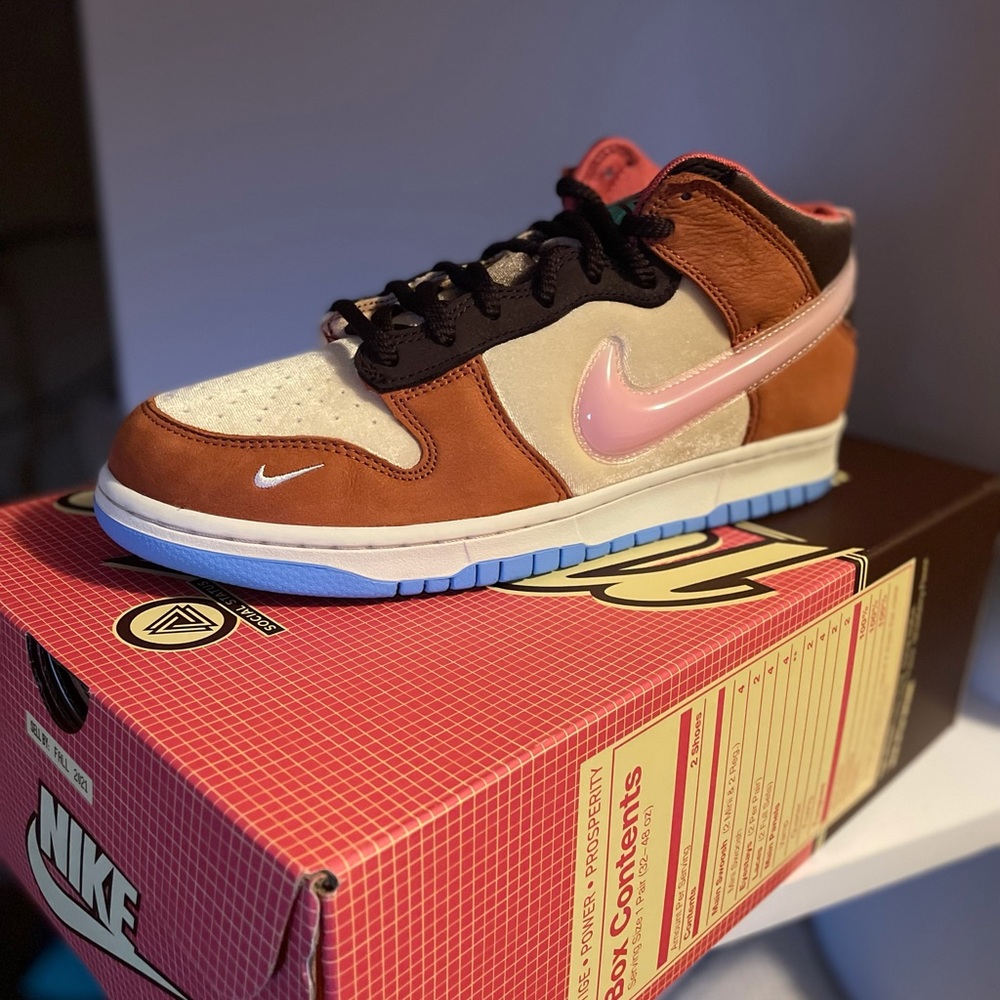 Nike dunks mids free lunch